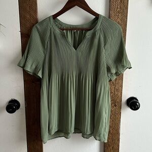 Cracker Barrel Boutique Sage Green Pleated Women's Blouse Size Small